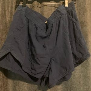 Women’s blue elastic band fabric shorts Maurice’s